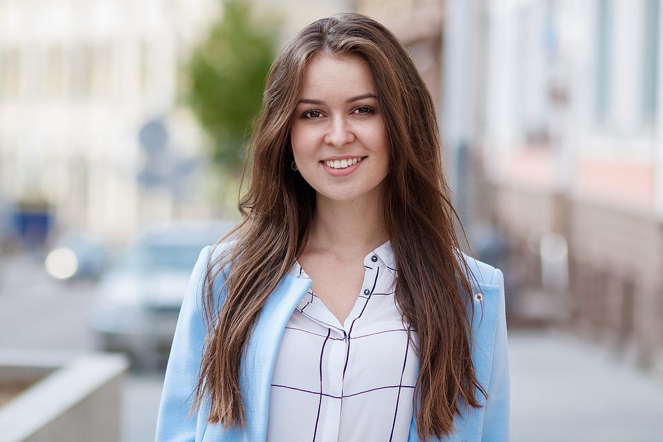 How to Sport a Natural Flawless Look on a Budget
